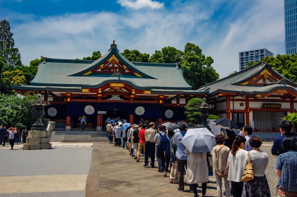 People line to pray in front of Hie Shrine.