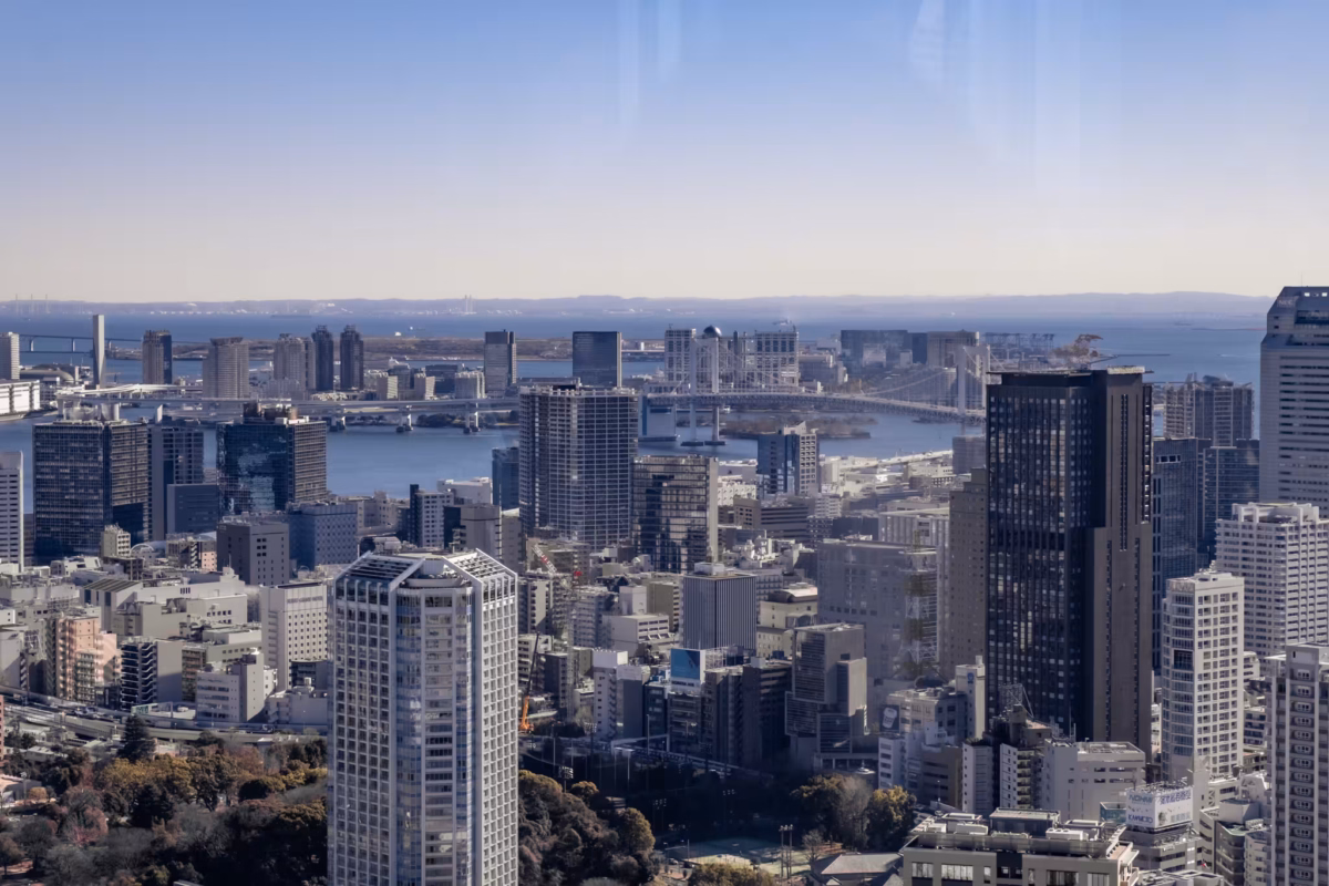 The Azabudai Hills view of Tokyo Bay includes Odaiba and Rainbow Bridge.