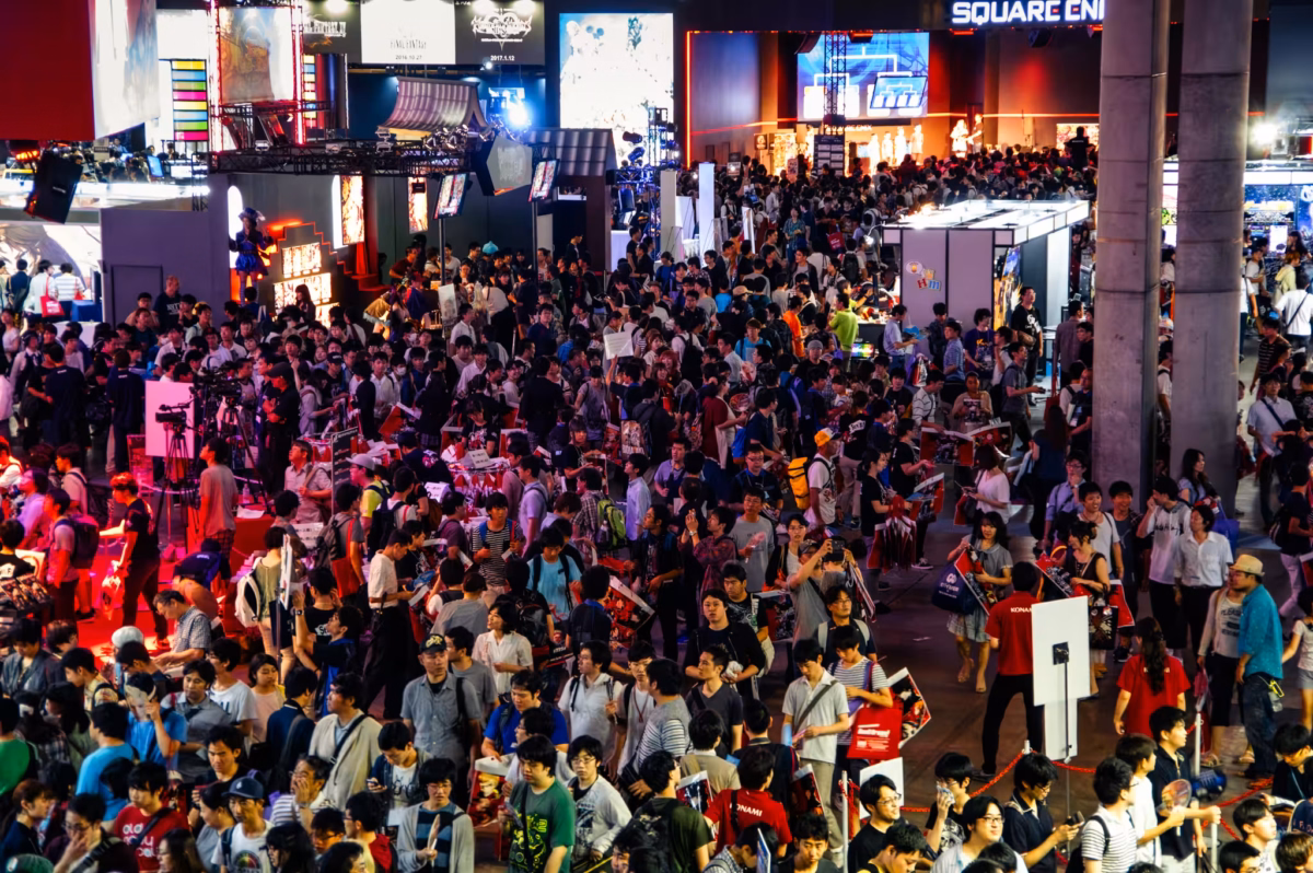 People crowd the exhibit floor of Tokyo Game Show 2016.