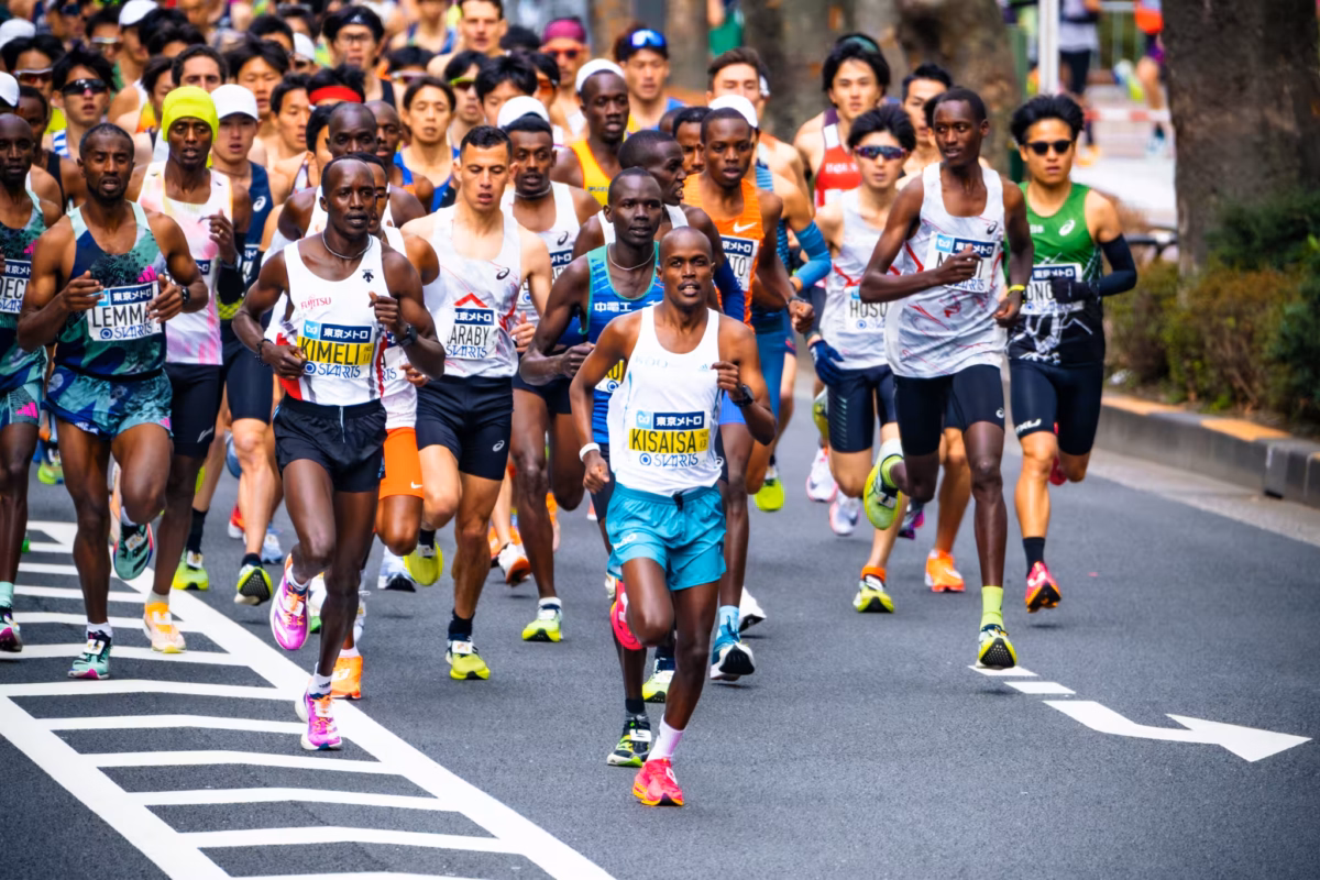The lead pack of Tokyo Marathon 2023 run along a Shinjuku Street.